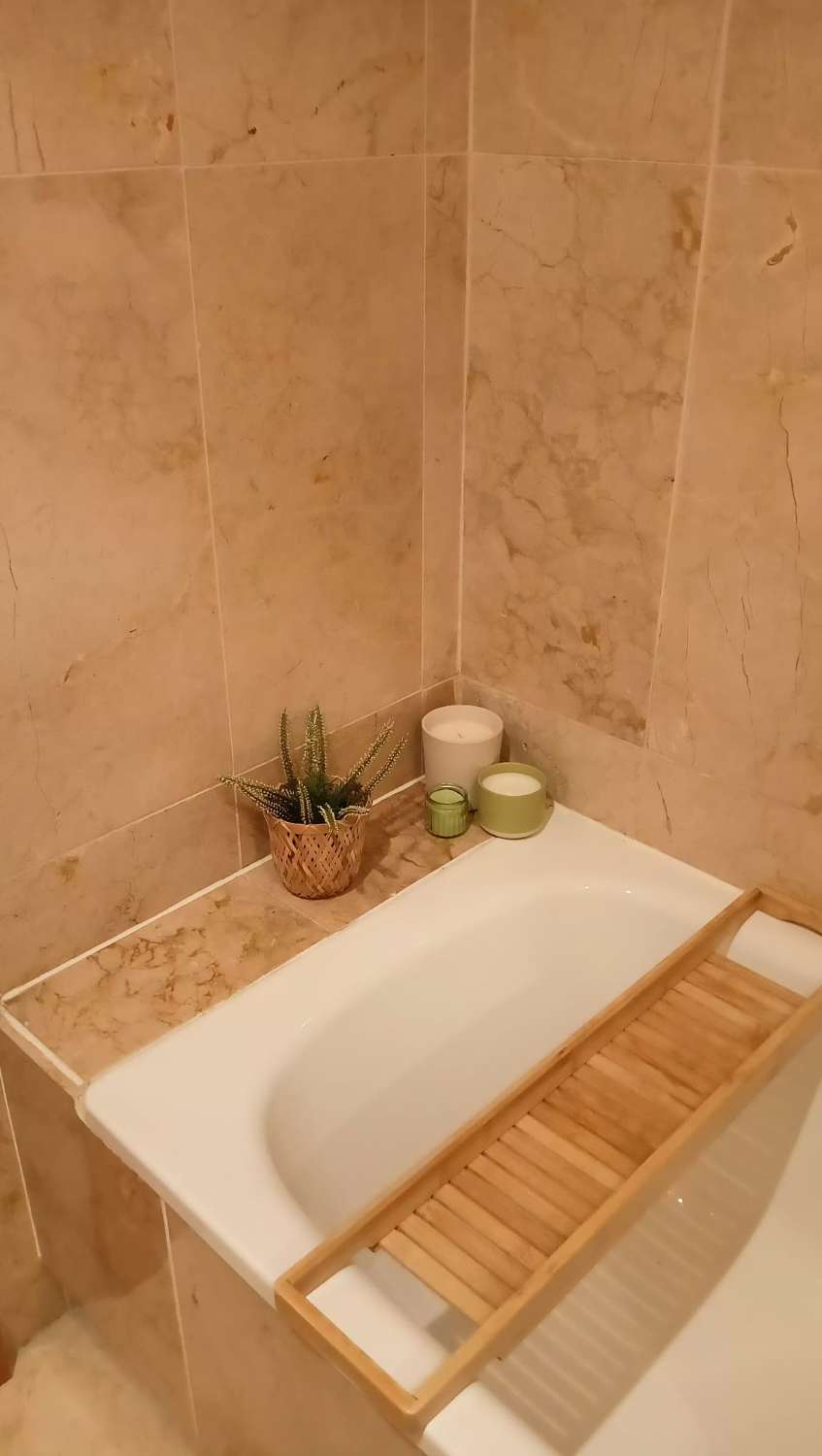 MEDIA TEMPORADA . SE ALQUILA  HASTA 21/06/2026 Y DESDE 01/09/2026- 30/06/2027 BONITO APARTAMENTO EN ZONA MONTERREY (BENALMADENA)