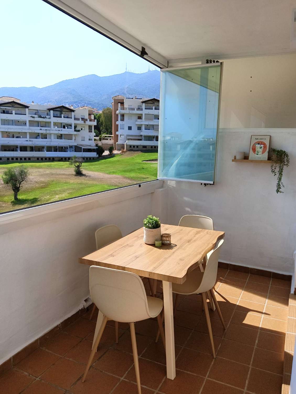 MEDIA TEMPORADA . SE ALQUILA  HASTA 21/06/2026 Y DESDE 01/09/2026- 30/06/2027 BONITO APARTAMENTO EN ZONA MONTERREY (BENALMADENA)