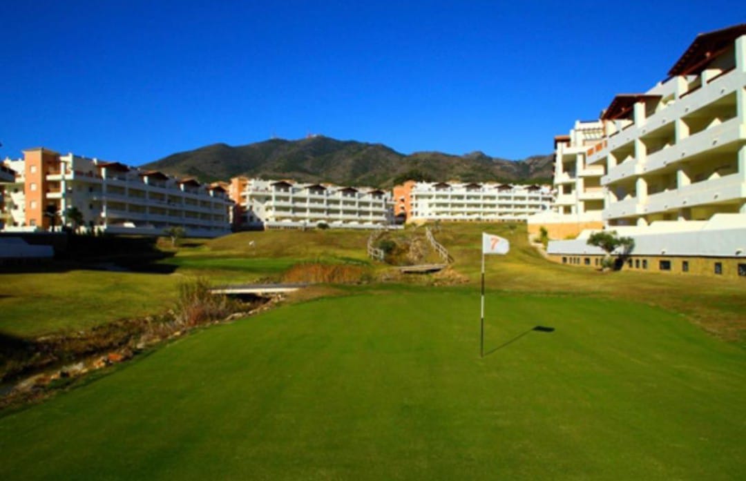 MEDIA TEMPORADA . SE ALQUILA  HASTA 21/06/2026 Y DESDE 01/09/2026- 30/06/2027 BONITO APARTAMENTO EN ZONA MONTERREY (BENALMADENA)