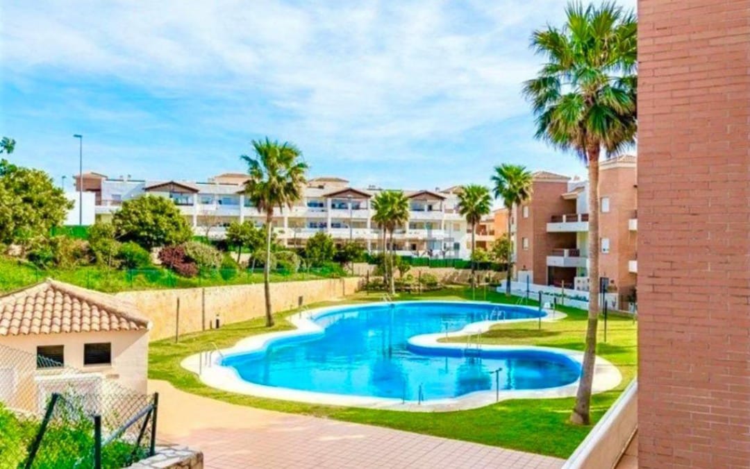 MEDIA TEMPORADA . SE ALQUILA  HASTA 21/06/2026 Y DESDE 01/09/2026- 30/06/2027 BONITO APARTAMENTO EN ZONA MONTERREY (BENALMADENA)