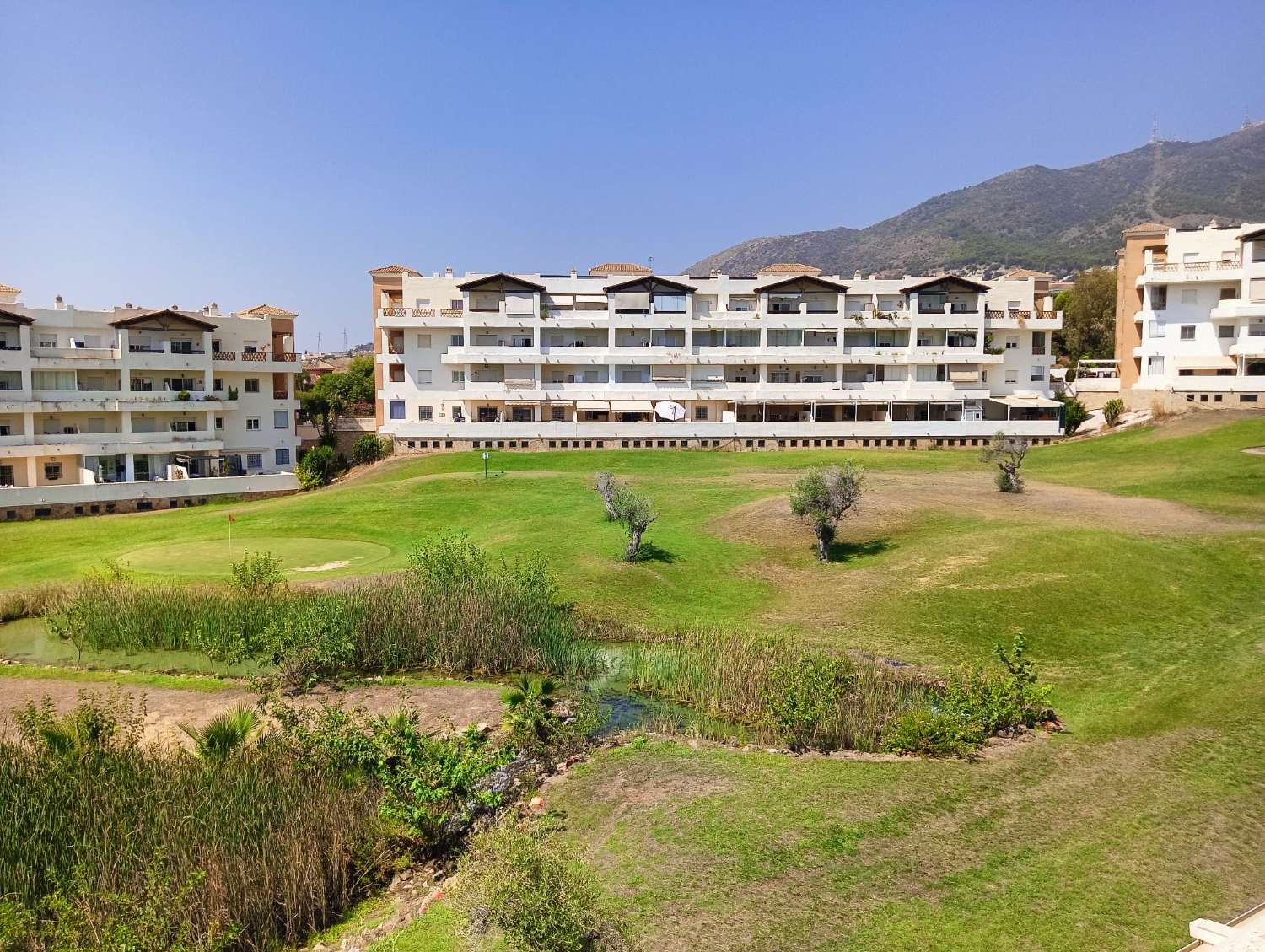 MEDIA TEMPORADA . SE ALQUILA  HASTA 21/06/2026 Y DESDE 01/09/2026- 30/06/2027 BONITO APARTAMENTO EN ZONA MONTERREY (BENALMADENA)