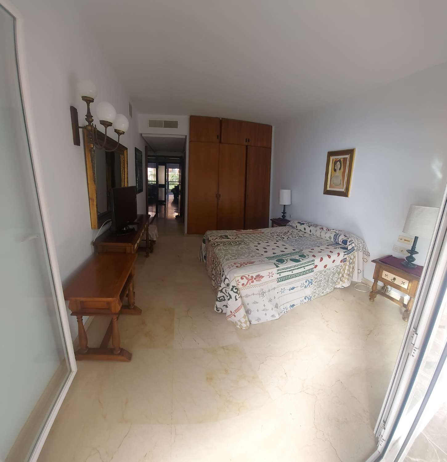 SE ALQUILA DESDE AHORA -30.3.26 Y DESDE 2.4.27-30.6.27  PRECIOSO APARTAMENTO EN 1ª LINEA DE PLAYA  CON VISTAS AL MAR  EN LA CARIHUELA ( TORREMOLINOS )