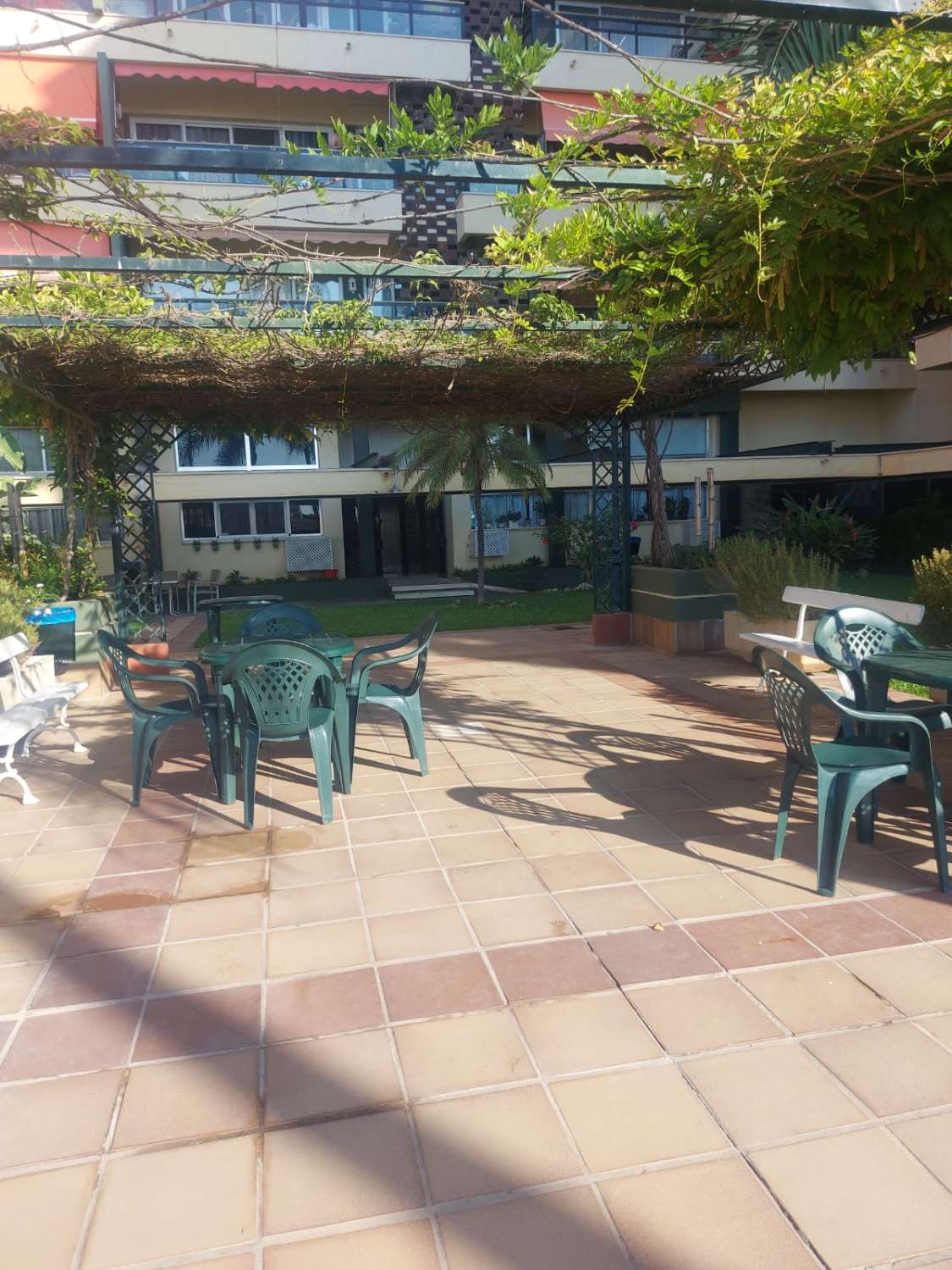 SE ALQUILA DESDE AHORA -30.3.26 Y DESDE 2.4.27-30.6.27  PRECIOSO APARTAMENTO EN 1ª LINEA DE PLAYA  CON VISTAS AL MAR  EN LA CARIHUELA ( TORREMOLINOS )