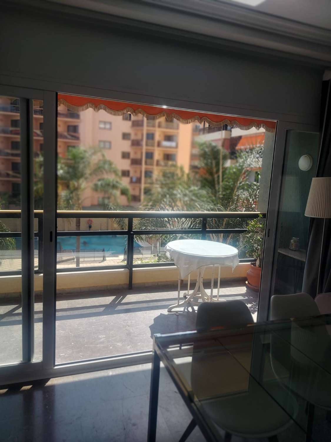 SE ALQUILA DESDE AHORA -30.3.26 Y DESDE 2.4.27-30.6.27  PRECIOSO APARTAMENTO EN 1ª LINEA DE PLAYA  CON VISTAS AL MAR  EN LA CARIHUELA ( TORREMOLINOS )