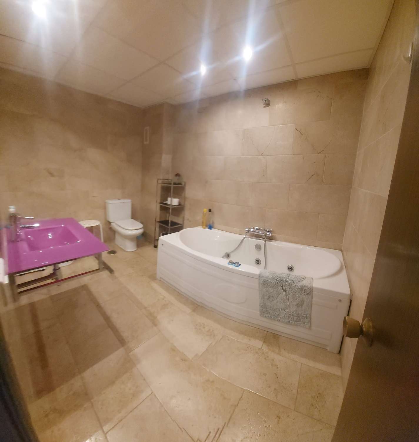 SE ALQUILA DESDE AHORA -30.3.26 Y DESDE 2.4.27-30.6.27  PRECIOSO APARTAMENTO EN 1ª LINEA DE PLAYA  CON VISTAS AL MAR  EN LA CARIHUELA ( TORREMOLINOS )