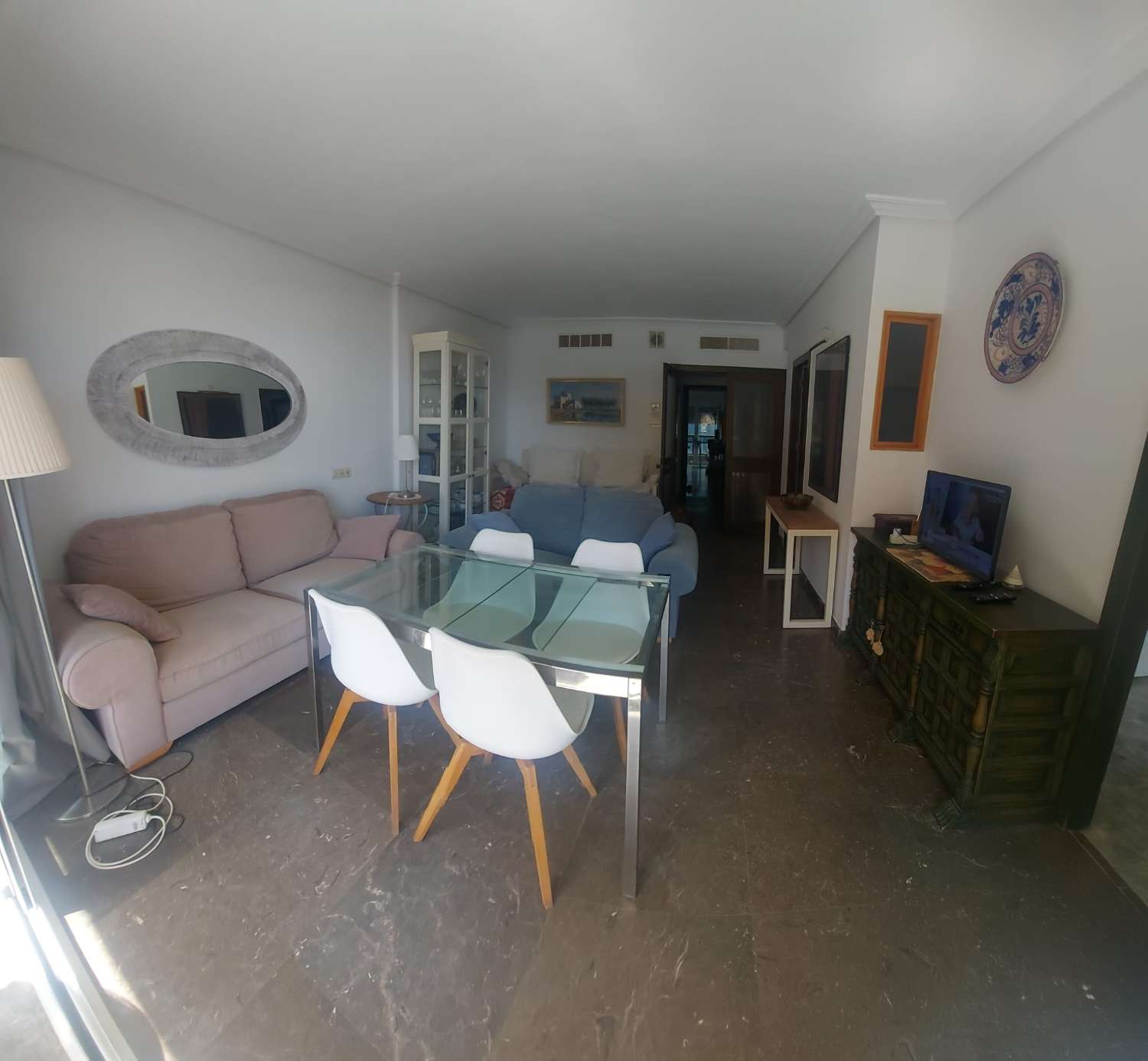 SE ALQUILA DESDE AHORA -30.3.26 Y DESDE 2.4.27-30.6.27  PRECIOSO APARTAMENTO EN 1ª LINEA DE PLAYA  CON VISTAS AL MAR  EN LA CARIHUELA ( TORREMOLINOS )