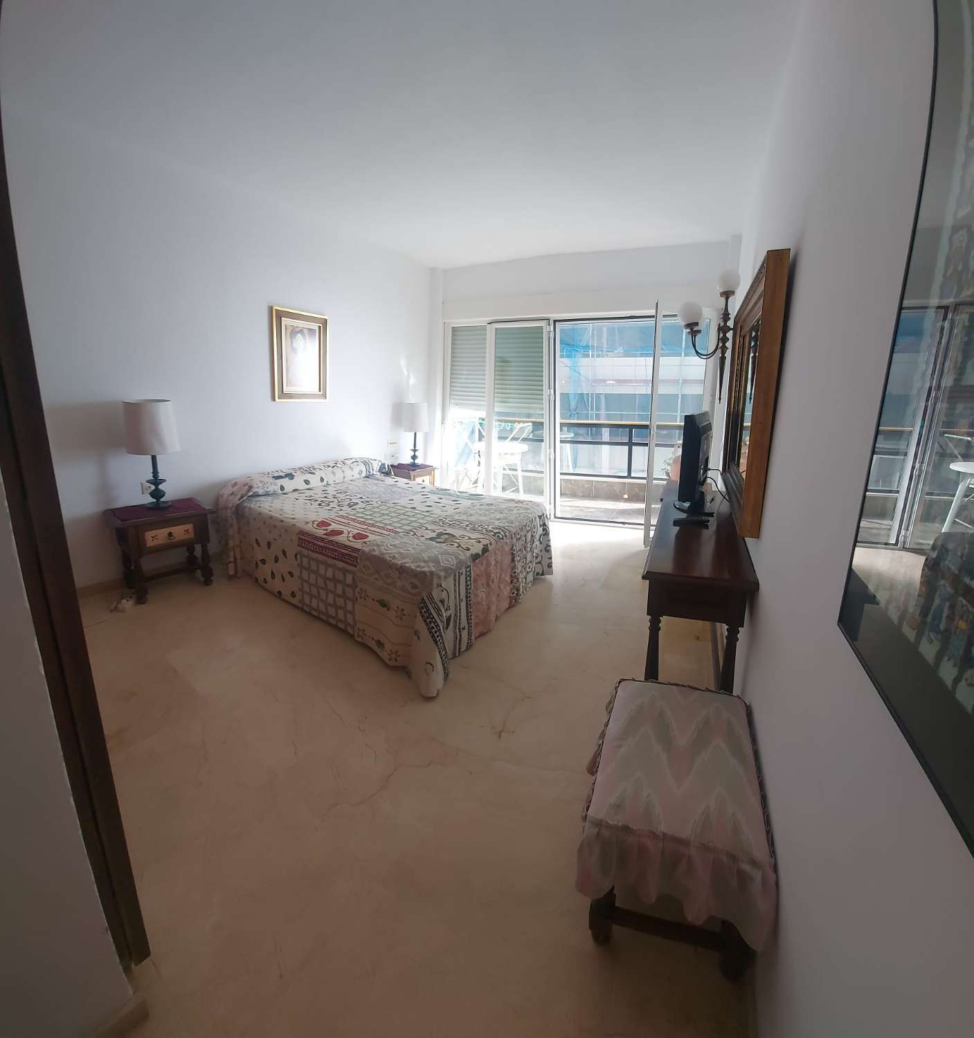 SE ALQUILA DESDE AHORA -30.3.26 Y DESDE 2.4.27-30.6.27  PRECIOSO APARTAMENTO EN 1ª LINEA DE PLAYA  CON VISTAS AL MAR  EN LA CARIHUELA ( TORREMOLINOS )