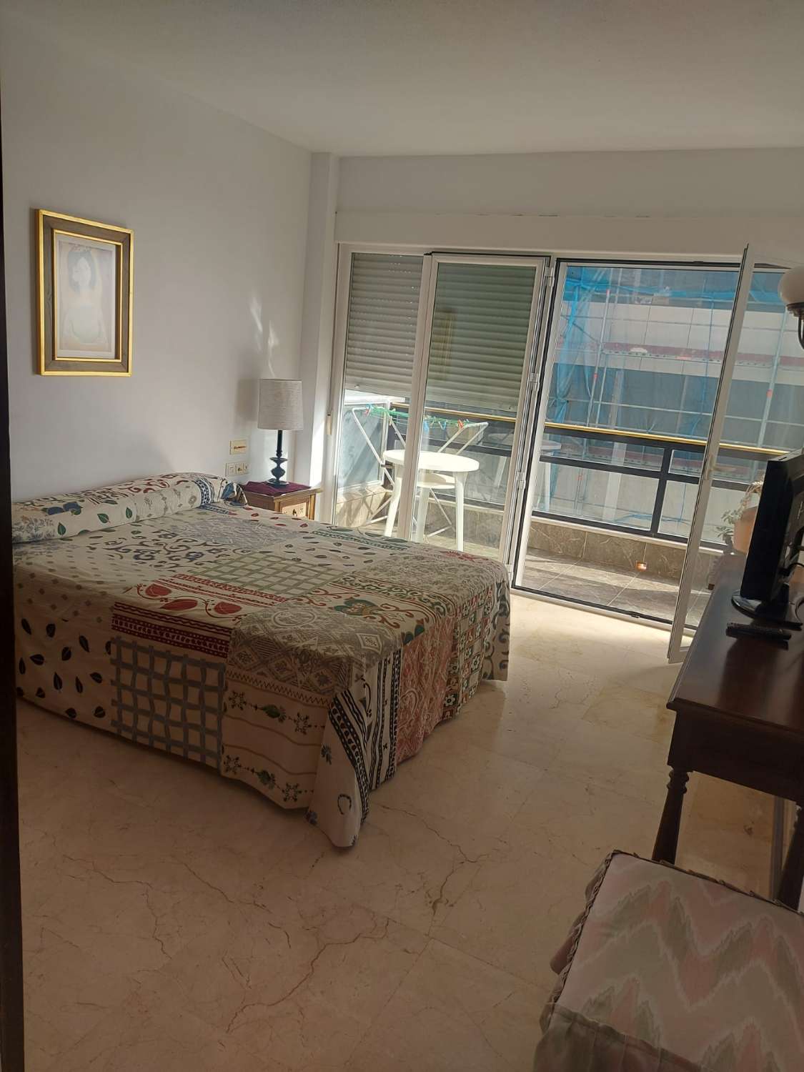 SE ALQUILA DESDE AHORA -30.3.26 Y DESDE 2.4.27-30.6.27  PRECIOSO APARTAMENTO EN 1ª LINEA DE PLAYA  CON VISTAS AL MAR  EN LA CARIHUELA ( TORREMOLINOS )