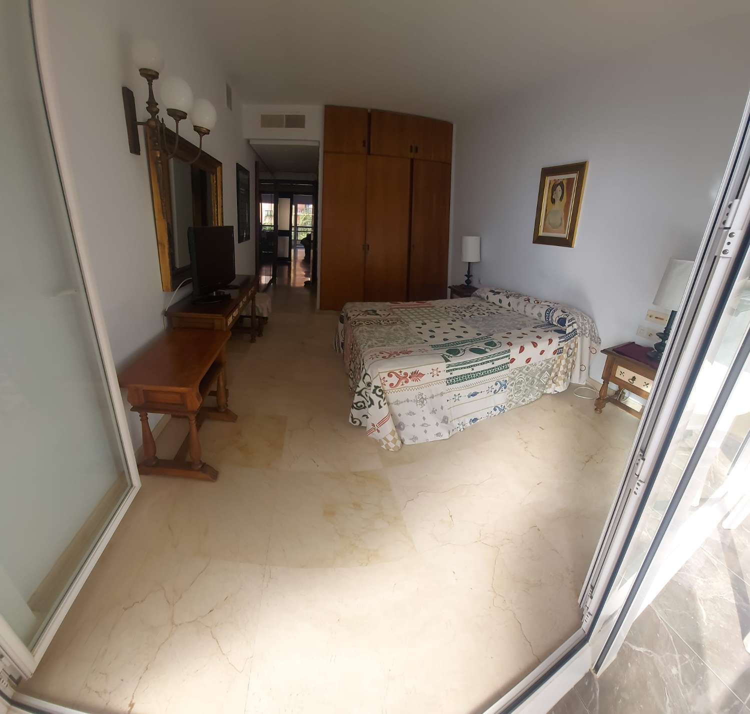 SE ALQUILA DESDE AHORA -30.3.26 Y DESDE 2.4.27-30.6.27  PRECIOSO APARTAMENTO EN 1ª LINEA DE PLAYA  CON VISTAS AL MAR  EN LA CARIHUELA ( TORREMOLINOS )