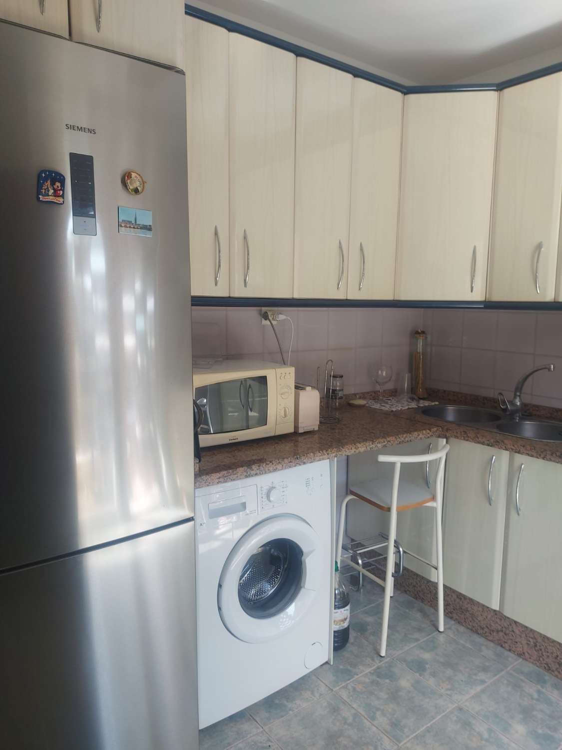 SE ALQUILA DESDE AHORA -30.3.26 Y DESDE 2.4.27-30.6.27  PRECIOSO APARTAMENTO EN 1ª LINEA DE PLAYA  CON VISTAS AL MAR  EN LA CARIHUELA ( TORREMOLINOS )