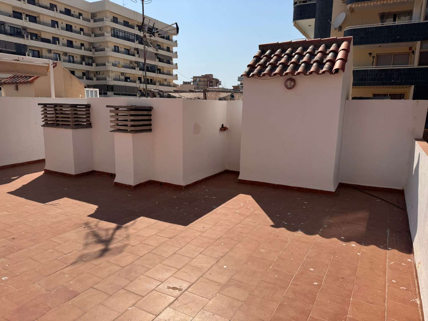 SE VENDE BONITO ATICO EN ZONA DE PUERTO DEPORTIVO CONN VISTAS AL MAR  (FUENGIROLA )