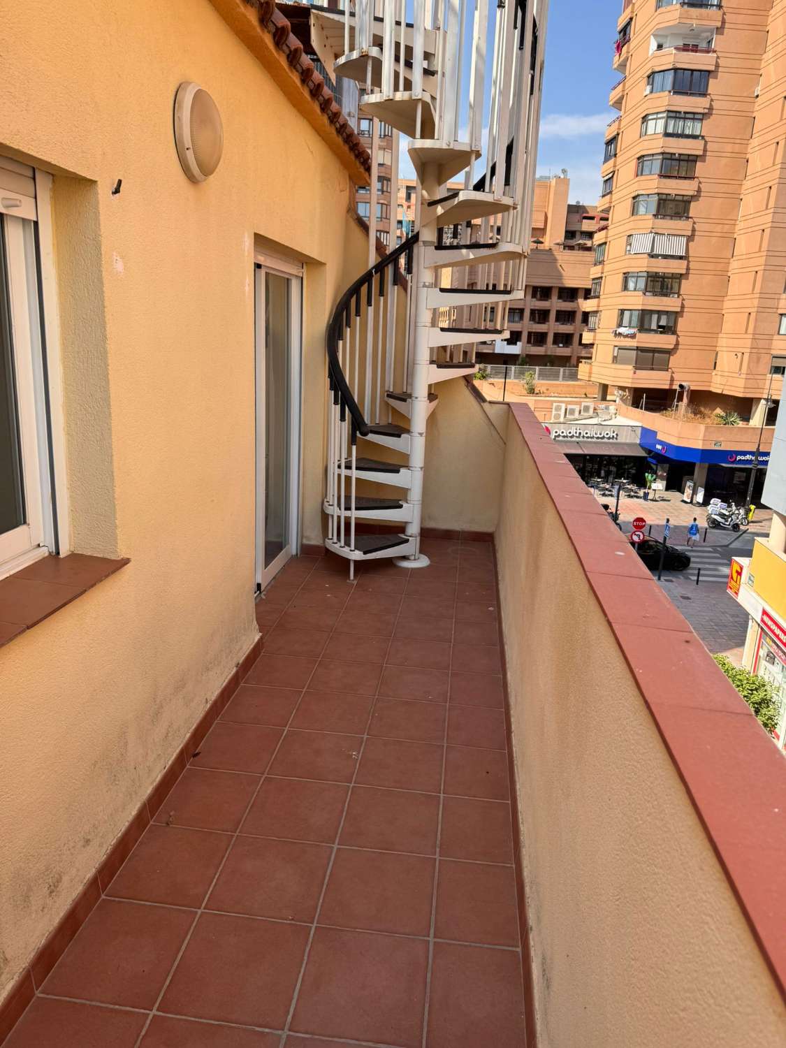 SE VENDE BONITO ATICO EN ZONA DE PUERTO DEPORTIVO CONN VISTAS AL MAR  (FUENGIROLA )