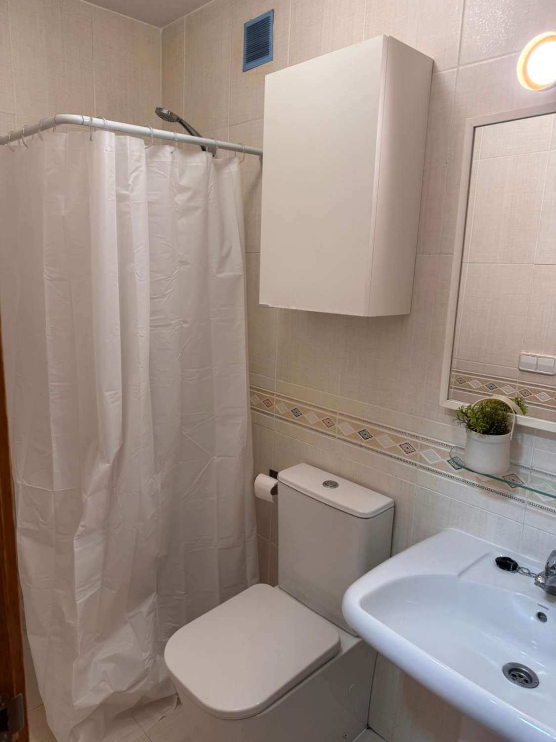 SE VENDE BONITO ATICO EN ZONA DE PUERTO DEPORTIVO CONN VISTAS AL MAR  (FUENGIROLA )