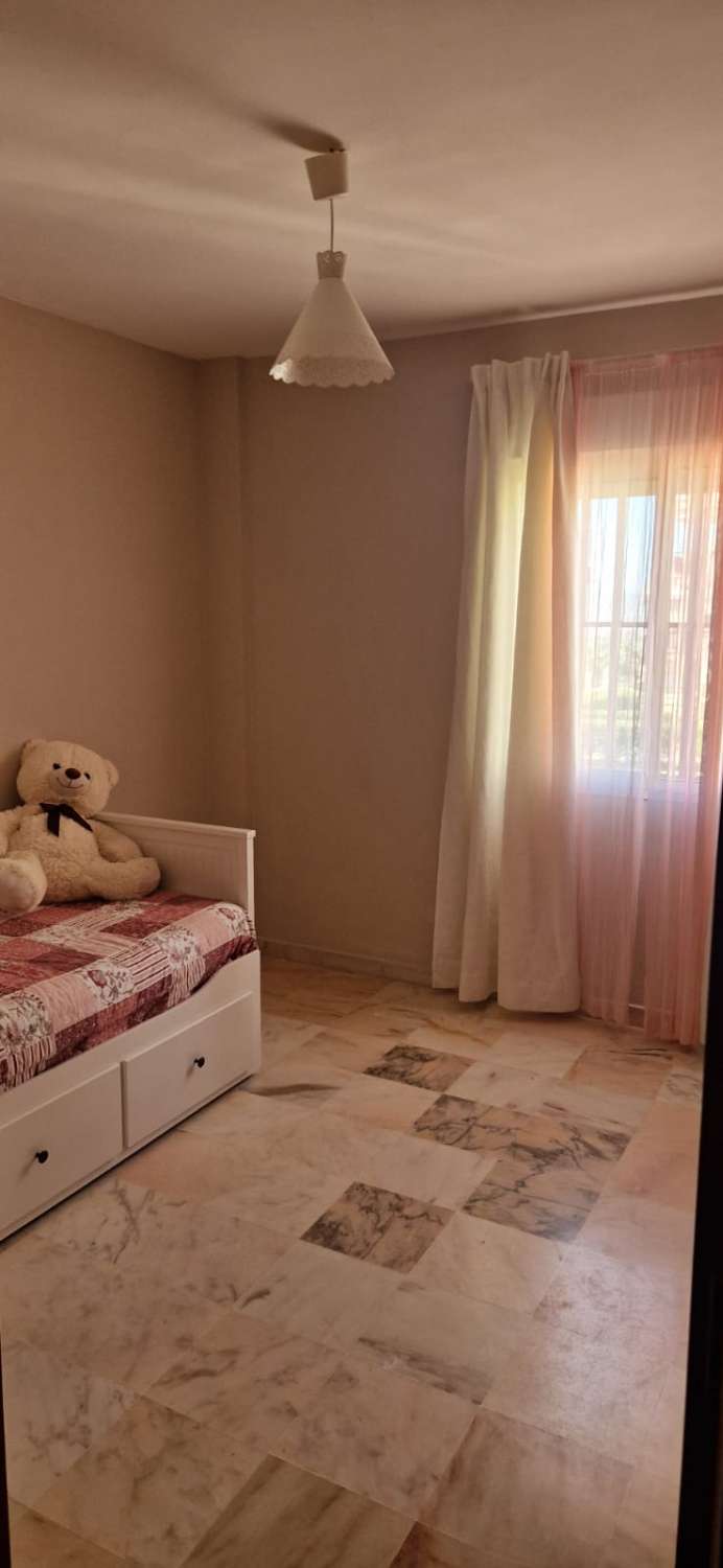 Se alquila MEDIA TEMPORADA desde ahora hasta 30/06/26 bonito apartamento en Benalmádena Costa a 100 metros de la playa.