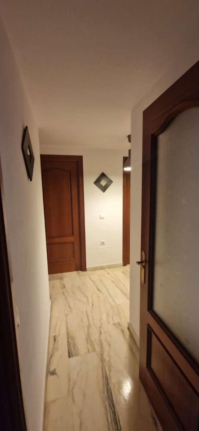 Se alquila MEDIA TEMPORADA desde ahora hasta 30/06/26 bonito apartamento en Benalmádena Costa a 100 metros de la playa.