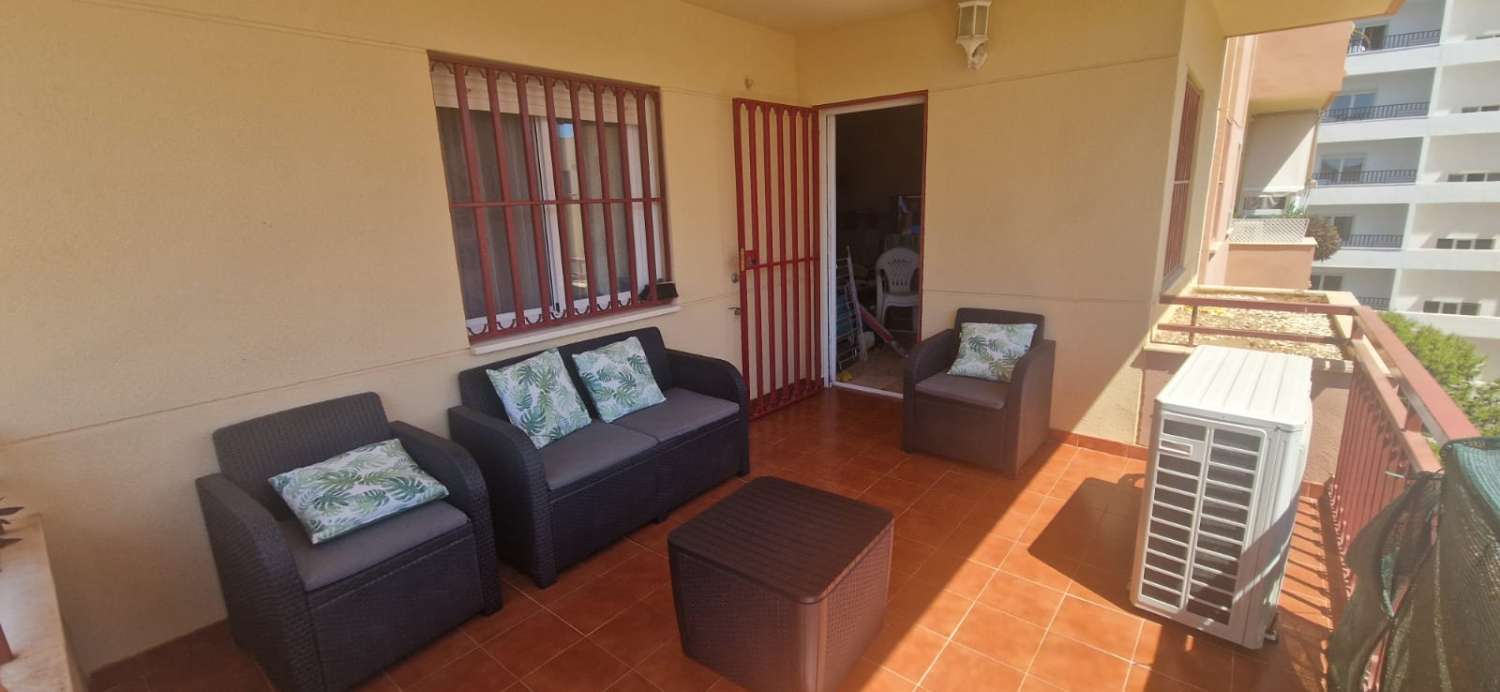 Se alquila MEDIA TEMPORADA desde ahora hasta 30/06/26 bonito apartamento en Benalmádena Costa a 100 metros de la playa.