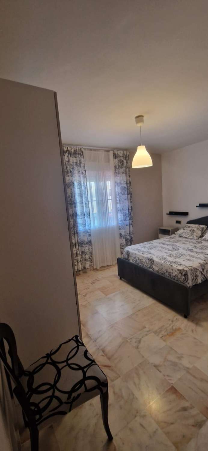 Se alquila MEDIA TEMPORADA desde ahora hasta 30/06/26 bonito apartamento en Benalmádena Costa a 100 metros de la playa.