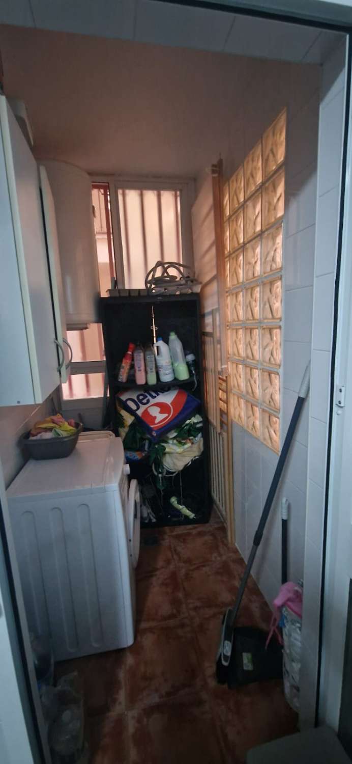 Se alquila MEDIA TEMPORADA desde ahora hasta 30/06/26 bonito apartamento en Benalmádena Costa a 100 metros de la playa.