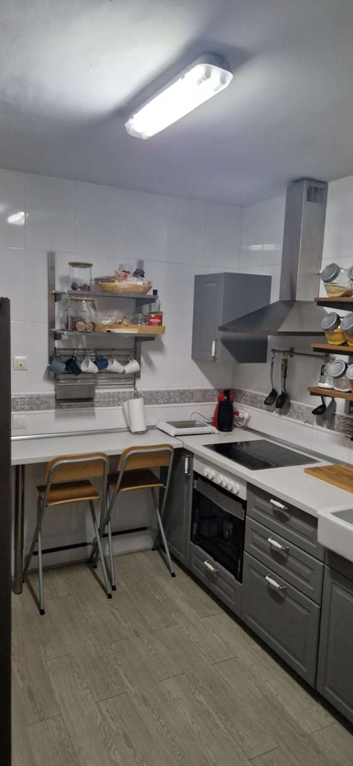 Se alquila MEDIA TEMPORADA desde ahora hasta 30/06/26 bonito apartamento en Benalmádena Costa a 100 metros de la playa.