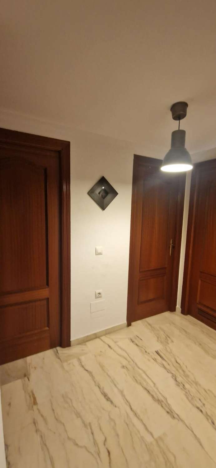 Se alquila MEDIA TEMPORADA desde ahora hasta 30/06/26 bonito apartamento en Benalmádena Costa a 100 metros de la playa.