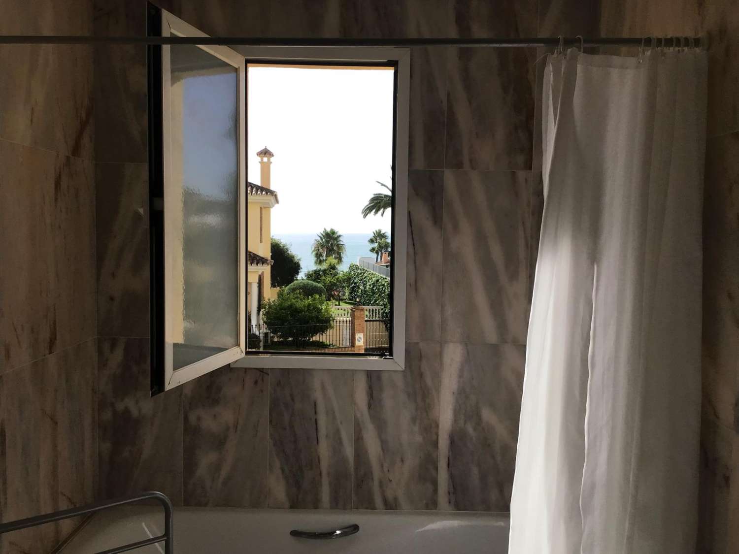 SE ALQUILA HASTA 30.6.26 Y DESDE 01/09/2026 - 30/06/2027  PRECIOSO APARTAMENTO CON VISTAS AL MAR EN  MIJAS COSTA