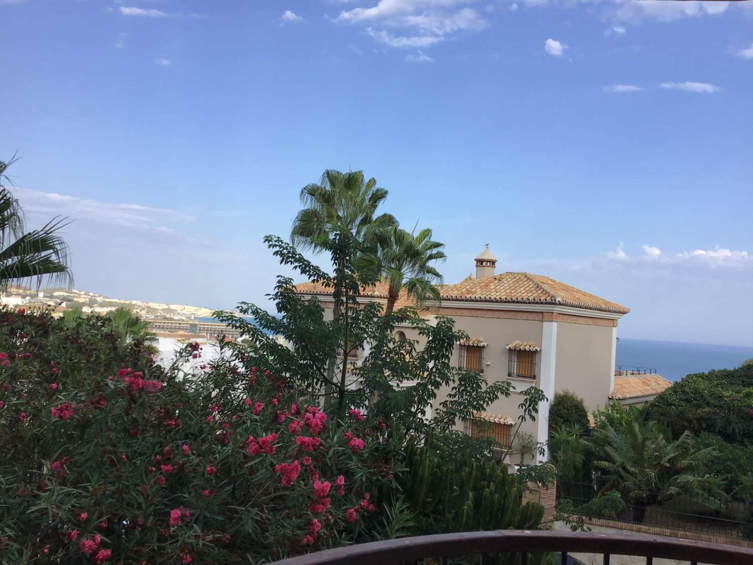 SE ALQUILA HASTA 30.6.26 Y DESDE 01/09/2026 - 30/06/2027  PRECIOSO APARTAMENTO CON VISTAS AL MAR EN  MIJAS COSTA