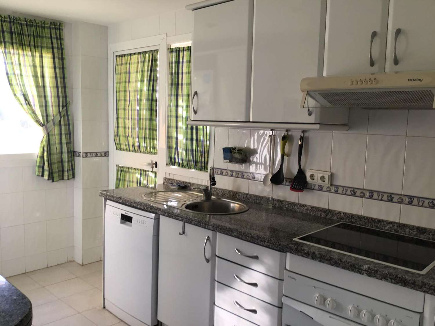 SE ALQUILA HASTA 30.6.26 Y DESDE 01/09/2026 - 30/06/2027  PRECIOSO APARTAMENTO CON VISTAS AL MAR EN  MIJAS COSTA