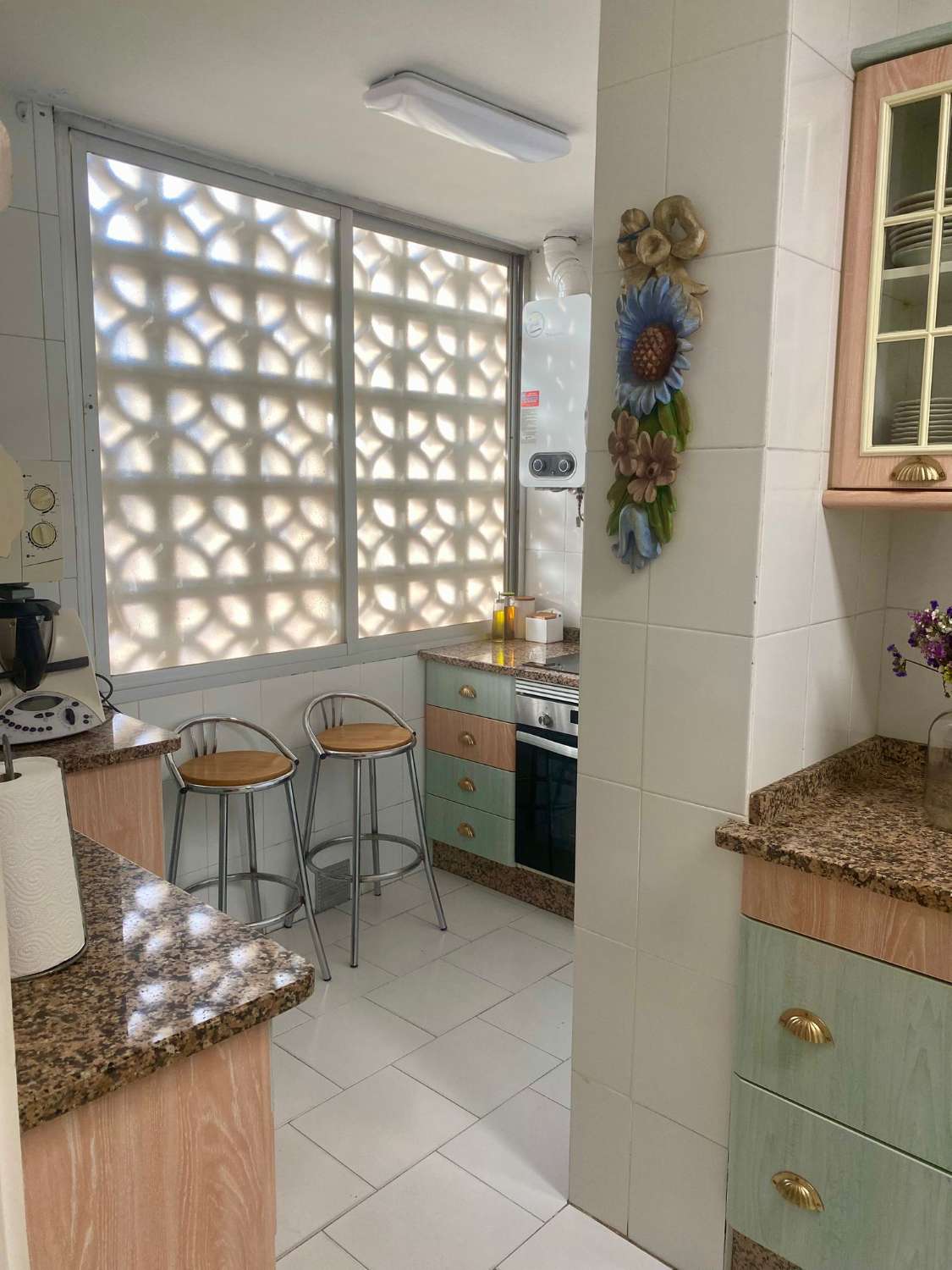 SE ALQUILA DESDE 1.1.27-30.3.27  ESPECTACULAR APARTAMENTO  EN 1ª LINEA DE PLAYA EN ZONA LAS GAVIOTAS (FUENGIROLA)