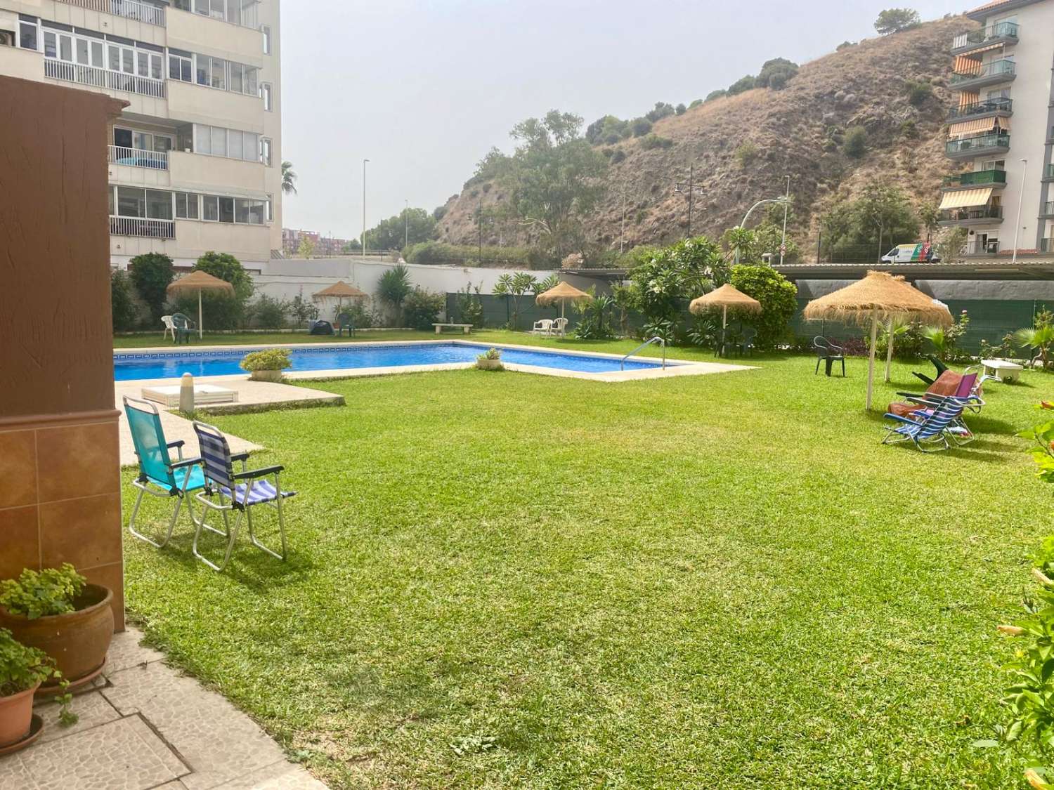 SE ALQUILA DESDE 1.1.27-30.3.27  ESPECTACULAR APARTAMENTO  EN 1ª LINEA DE PLAYA EN ZONA LAS GAVIOTAS (FUENGIROLA)