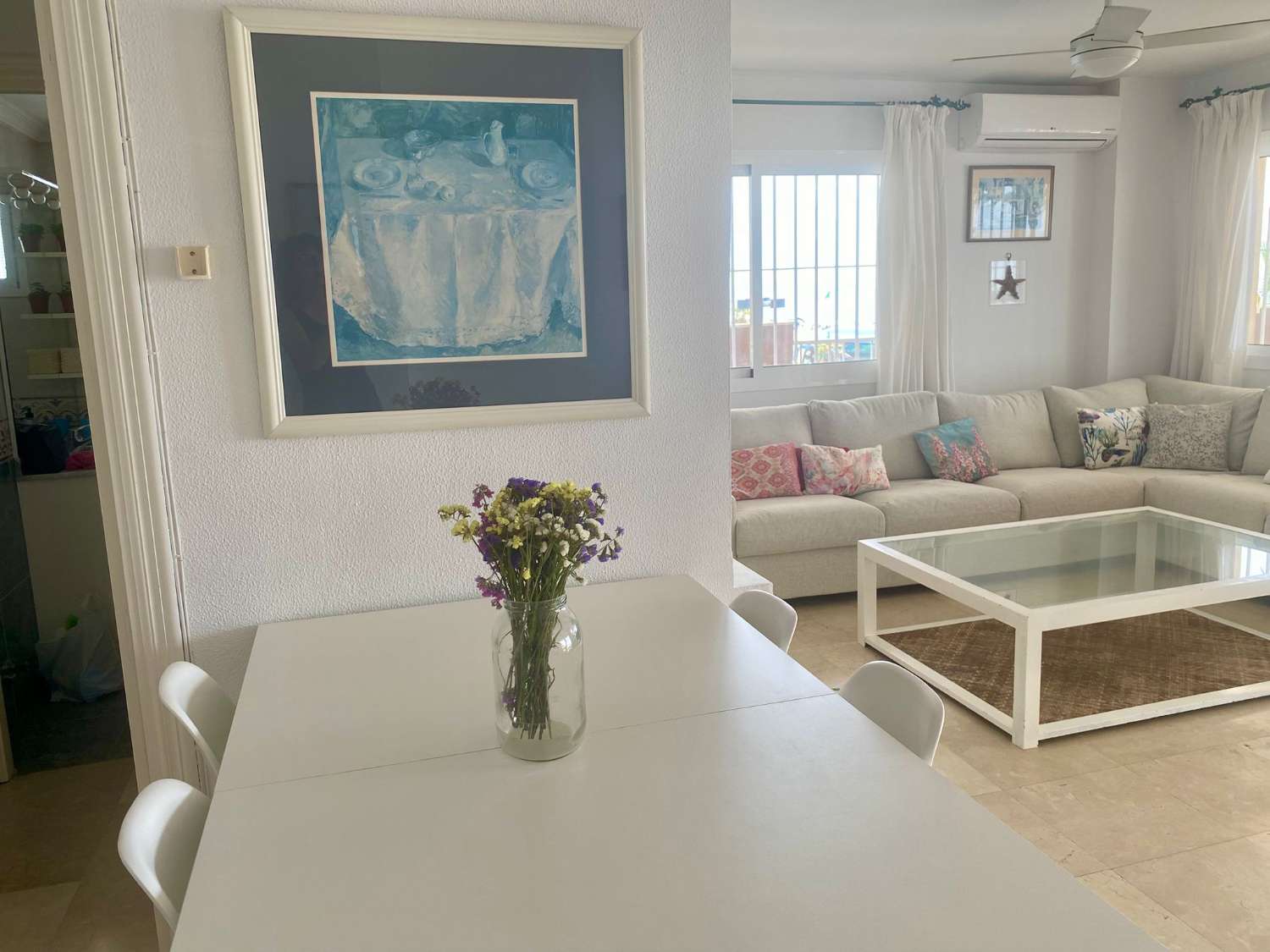 SE ALQUILA DESDE 1.1.27-30.3.27  ESPECTACULAR APARTAMENTO  EN 1ª LINEA DE PLAYA EN ZONA LAS GAVIOTAS (FUENGIROLA)