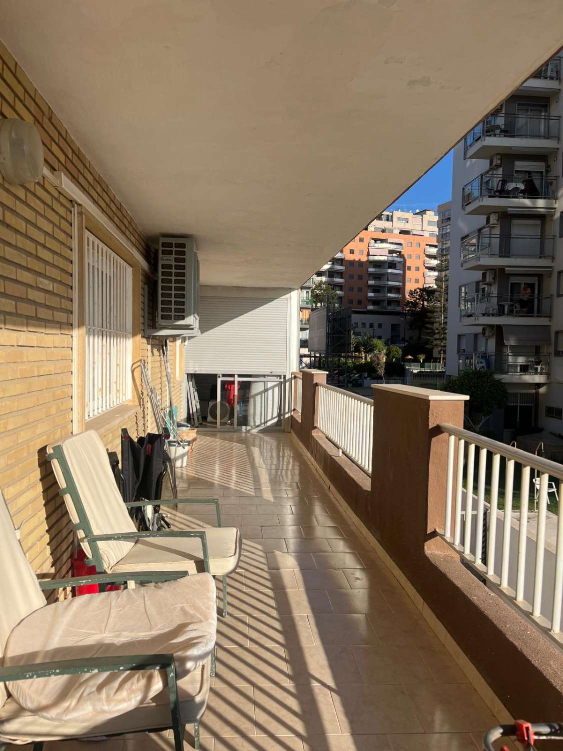 SE ALQUILA DESDE 1.1.27-30.3.27  ESPECTACULAR APARTAMENTO  EN 1ª LINEA DE PLAYA EN ZONA LAS GAVIOTAS (FUENGIROLA)