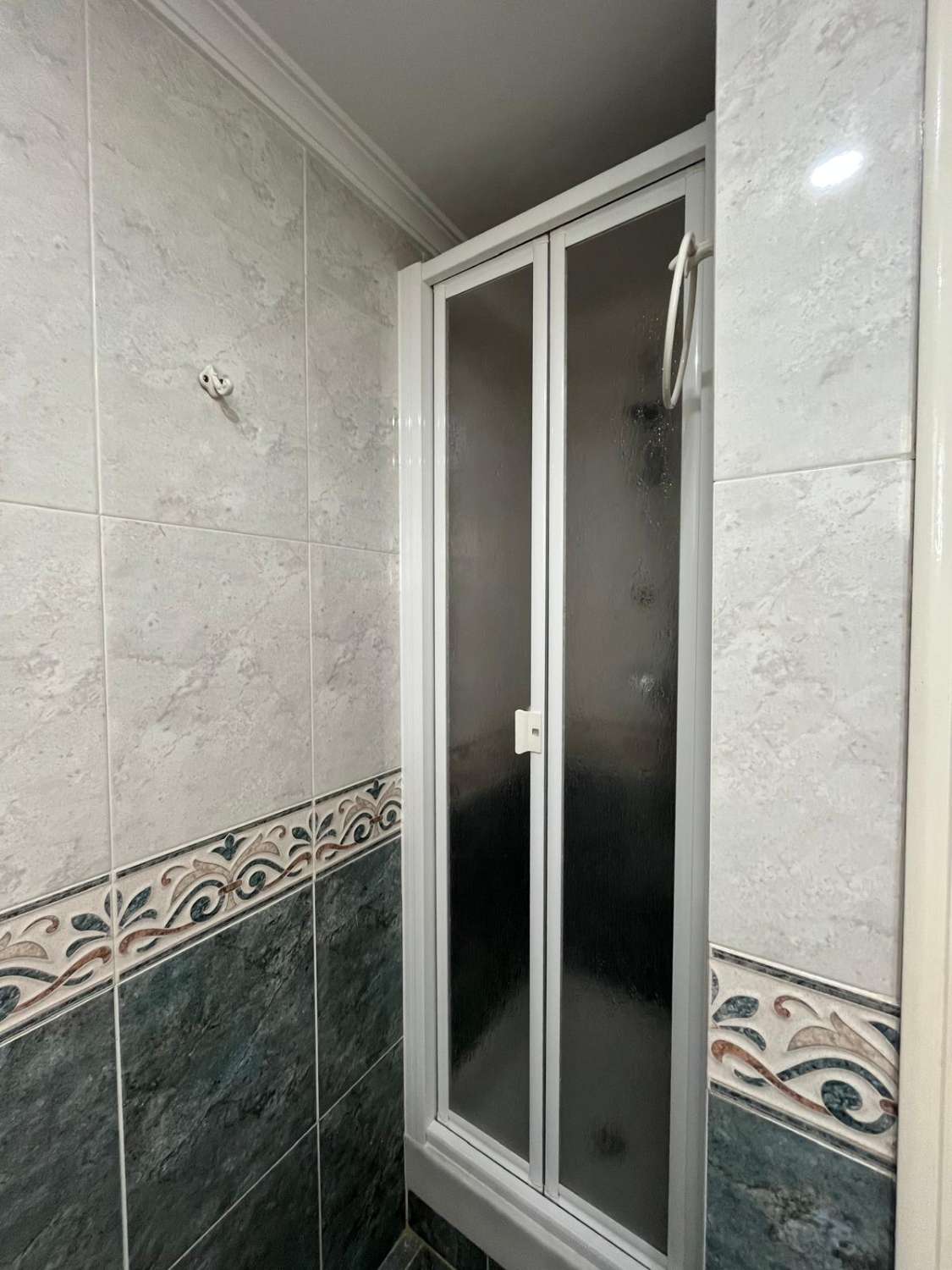 SE ALQUILA DESDE 1.1.27-30.3.27  ESPECTACULAR APARTAMENTO  EN 1ª LINEA DE PLAYA EN ZONA LAS GAVIOTAS (FUENGIROLA)