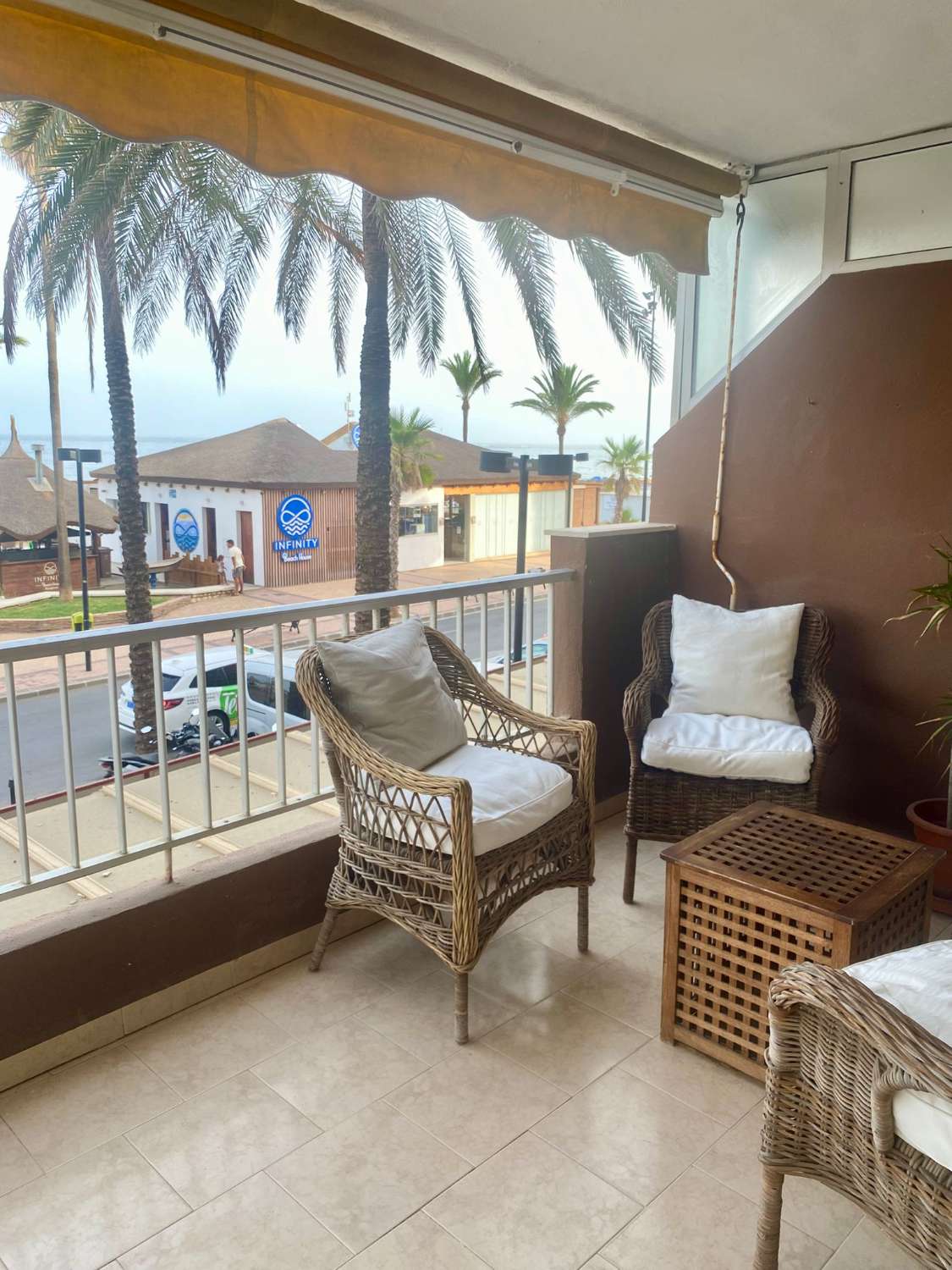 SE ALQUILA DESDE 1.1.27-30.3.27  ESPECTACULAR APARTAMENTO  EN 1ª LINEA DE PLAYA EN ZONA LAS GAVIOTAS (FUENGIROLA)