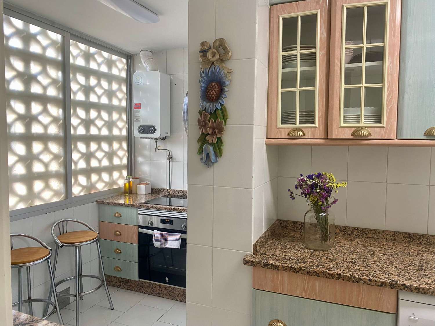 SE ALQUILA DESDE 1.1.27-30.3.27  ESPECTACULAR APARTAMENTO  EN 1ª LINEA DE PLAYA EN ZONA LAS GAVIOTAS (FUENGIROLA)