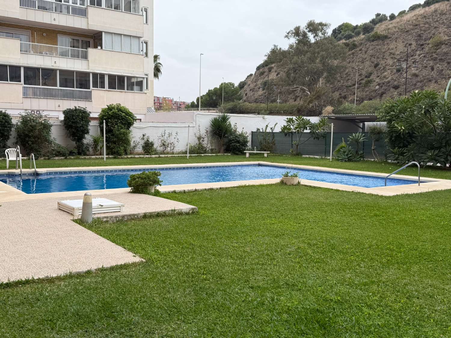 SE ALQUILA DESDE 1.1.27-30.3.27  ESPECTACULAR APARTAMENTO  EN 1ª LINEA DE PLAYA EN ZONA LAS GAVIOTAS (FUENGIROLA)