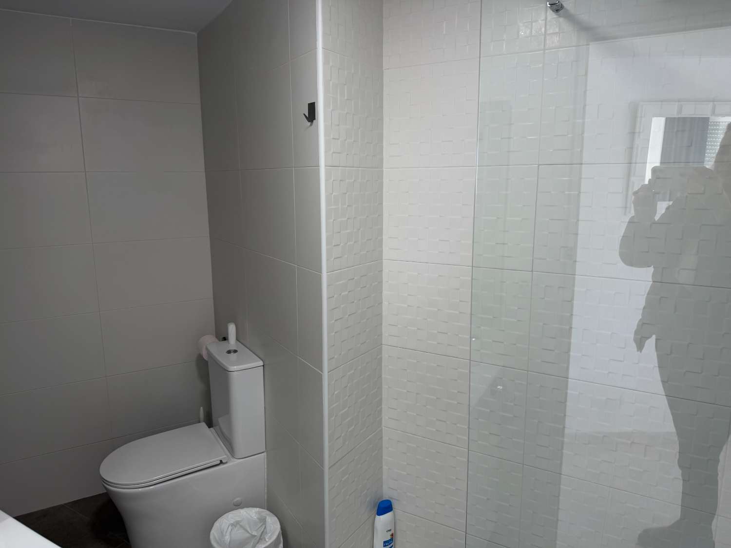 SE ALQUILA DESDE 1.3 26-30.6.26 Y desde 1.9.26-30.6.27  BONITO APARTAMENTO CON VISTA AL MAR EN BENALMADENA