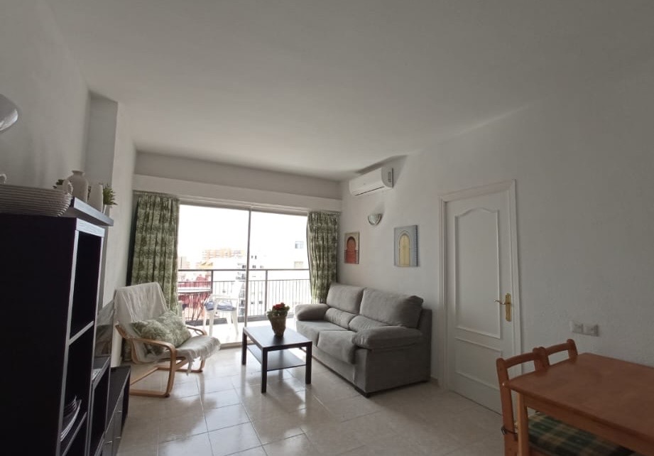 SE ALQUILA DESDE 1.3 26-30.6.26 Y desde 1.9.26-30.6.27  BONITO APARTAMENTO CON VISTA AL MAR EN BENALMADENA