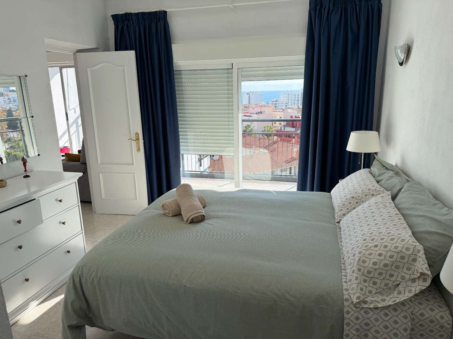 SE ALQUILA DESDE 1.3 26-30.6.26 Y desde 1.9.26-30.6.27  BONITO APARTAMENTO CON VISTA AL MAR EN BENALMADENA