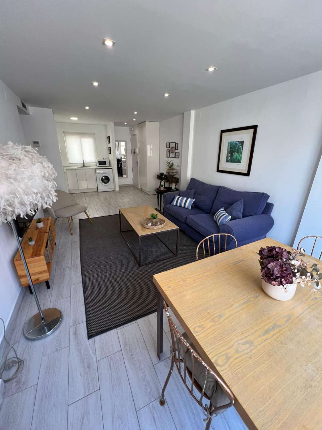 MEDIA TEMPORADA . SE ALQUILA  DESDE 21.02.26-30.4.26  Y DESDE 01/09/26 HASTA 30/06/27 PRECIOSO APARTAMENTO EN CENTRO D  FUENGIROLA