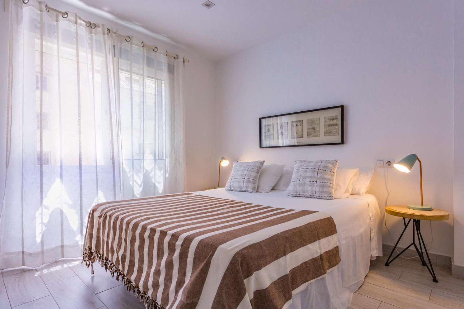 MEDIA TEMPORADA . SE ALQUILA  DESDE 21.02.26-30.4.26  Y DESDE 01/09/26 HASTA 30/06/27 PRECIOSO APARTAMENTO EN CENTRO D  FUENGIROLA