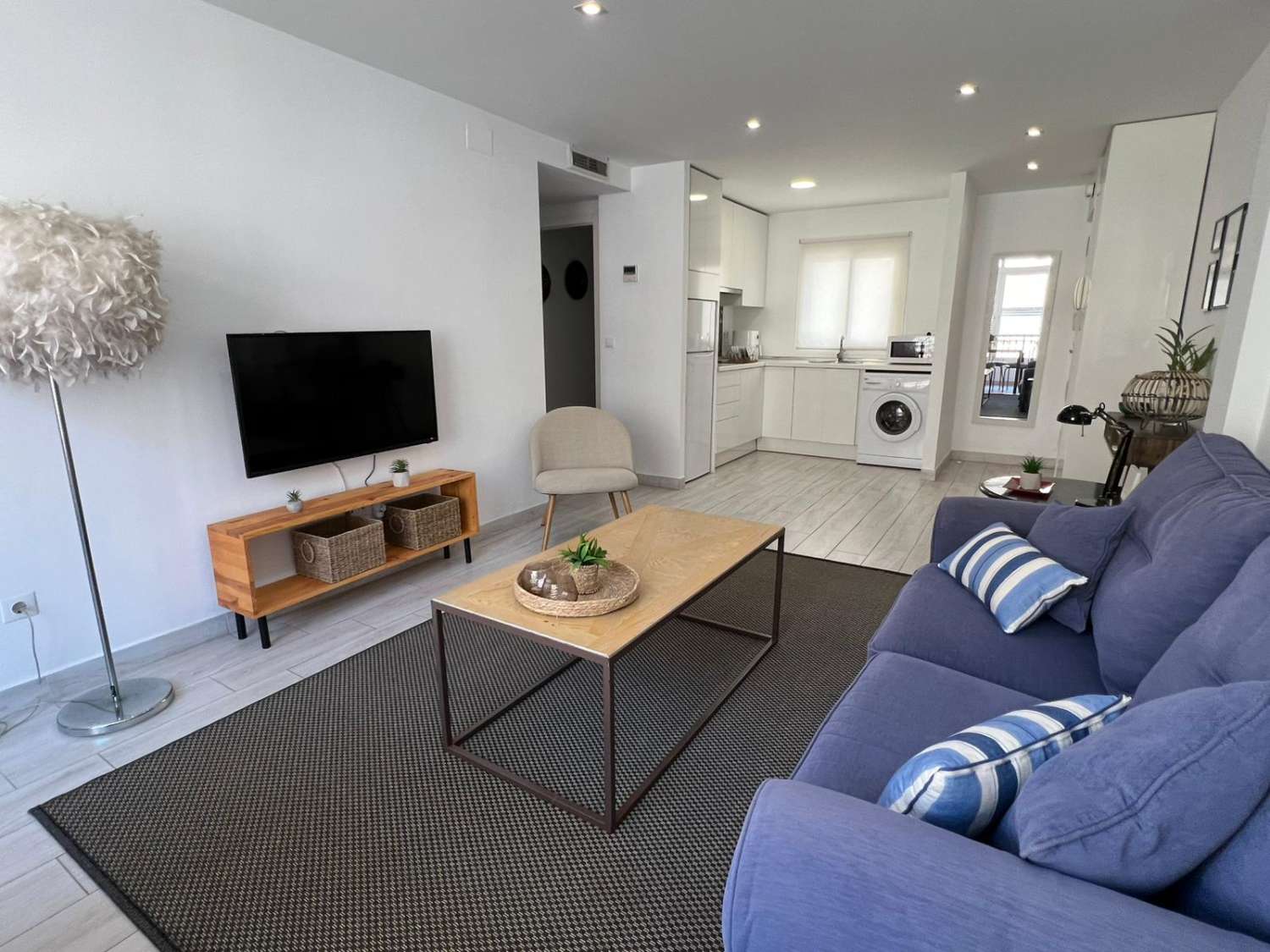 MEDIA TEMPORADA . SE ALQUILA  DESDE 21.02.26-30.4.26  Y DESDE 01/09/26 HASTA 30/06/27 PRECIOSO APARTAMENTO EN CENTRO D  FUENGIROLA