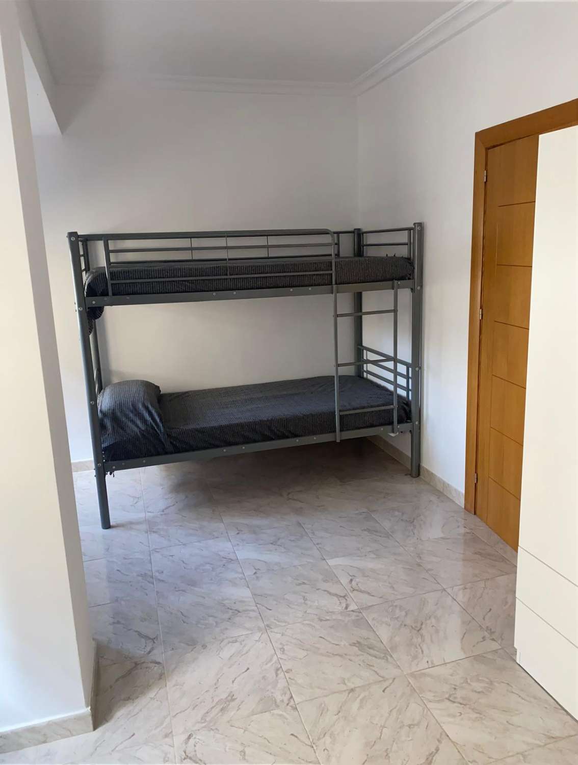 SE ALQUILA DESDE AHORA HASTA 30.6.26 Y DESDE 01/09/2026 HASTA 30/06/2027 BONITO APARTAMENTO EN FUENGIROLA