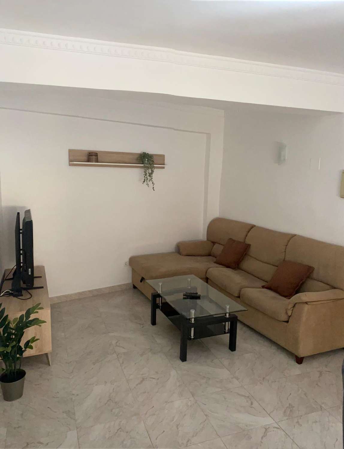 SE ALQUILA DESDE AHORA HASTA 30.6.26 Y DESDE 01/09/2026 HASTA 30/06/2027 BONITO APARTAMENTO EN FUENGIROLA
