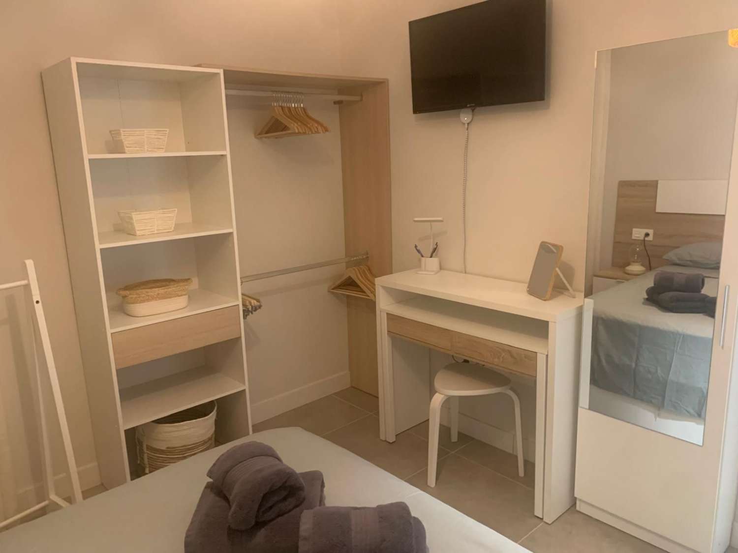 SE ALQUILA DESDE AHORA HASTA 30.6.26 Y DESDE 01/09/2026 HASTA 30/06/2027 BONITO APARTAMENTO EN FUENGIROLA