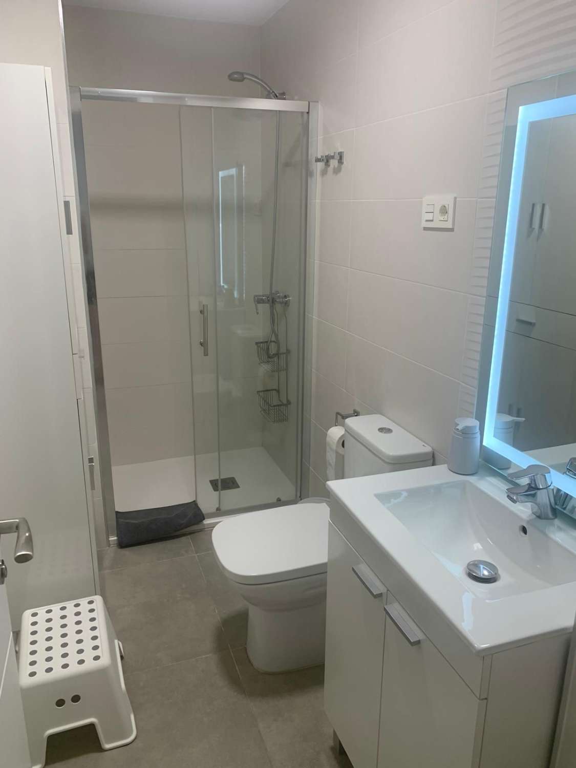 SE ALQUILA DESDE AHORA HASTA 30.6.26 Y DESDE 01/09/2026 HASTA 30/06/2027 BONITO APARTAMENTO EN FUENGIROLA