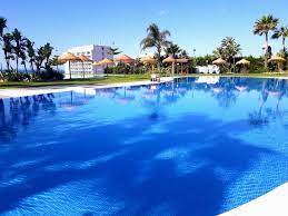 SE ALQUILA DE 1.4.26 POR LARGA TEMPORADA BONITO APARTAMENTO CON VISTAS AL MAR EN 1ª LINEA DE PLAYA EN BENALMADENA