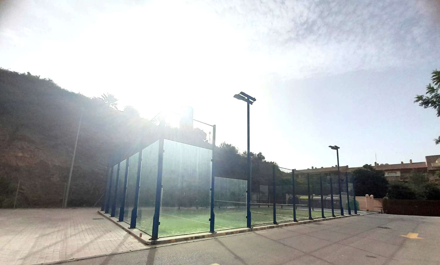 SE ALQUILA DE 1.4.26 POR LARGA TEMPORADA BONITO APARTAMENTO CON VISTAS AL MAR EN 1ª LINEA DE PLAYA EN BENALMADENA