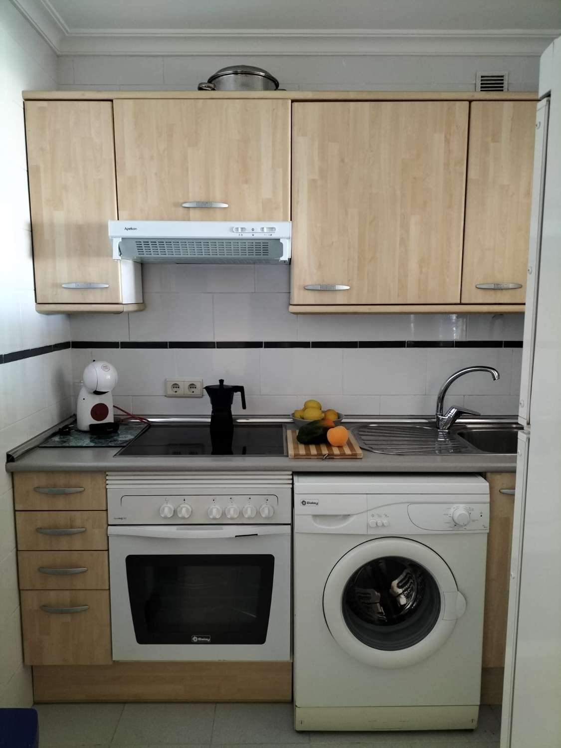 SE ALQUILA DE 1.4.26 POR LARGA TEMPORADA BONITO APARTAMENTO CON VISTAS AL MAR EN 1ª LINEA DE PLAYA EN BENALMADENA