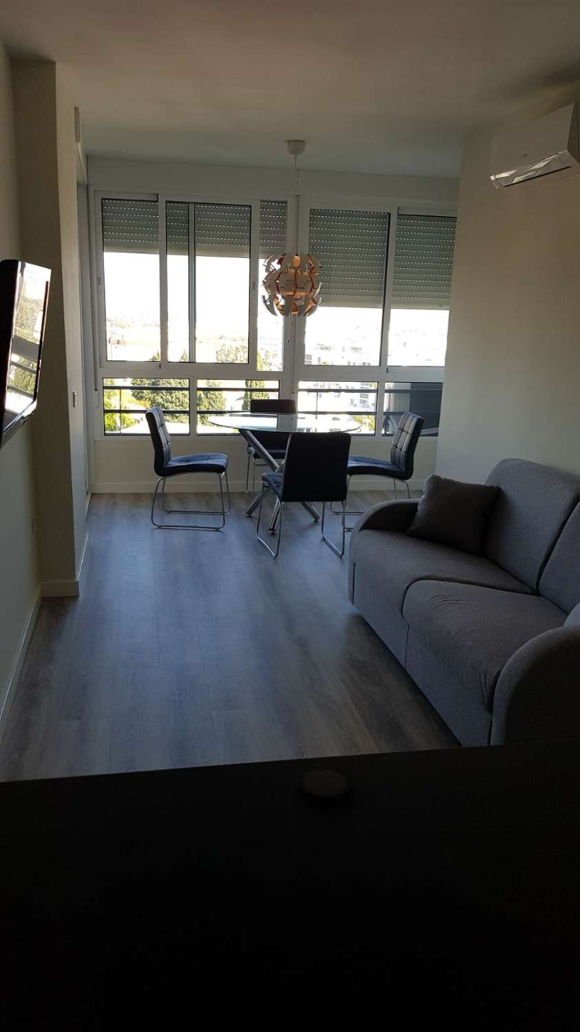 LARGA TEMPORADA SE ALQUILA BONITO APARTAMENTO EN LA COLINA  CON VISTAS  AL MAR (TORREMOLINOS )