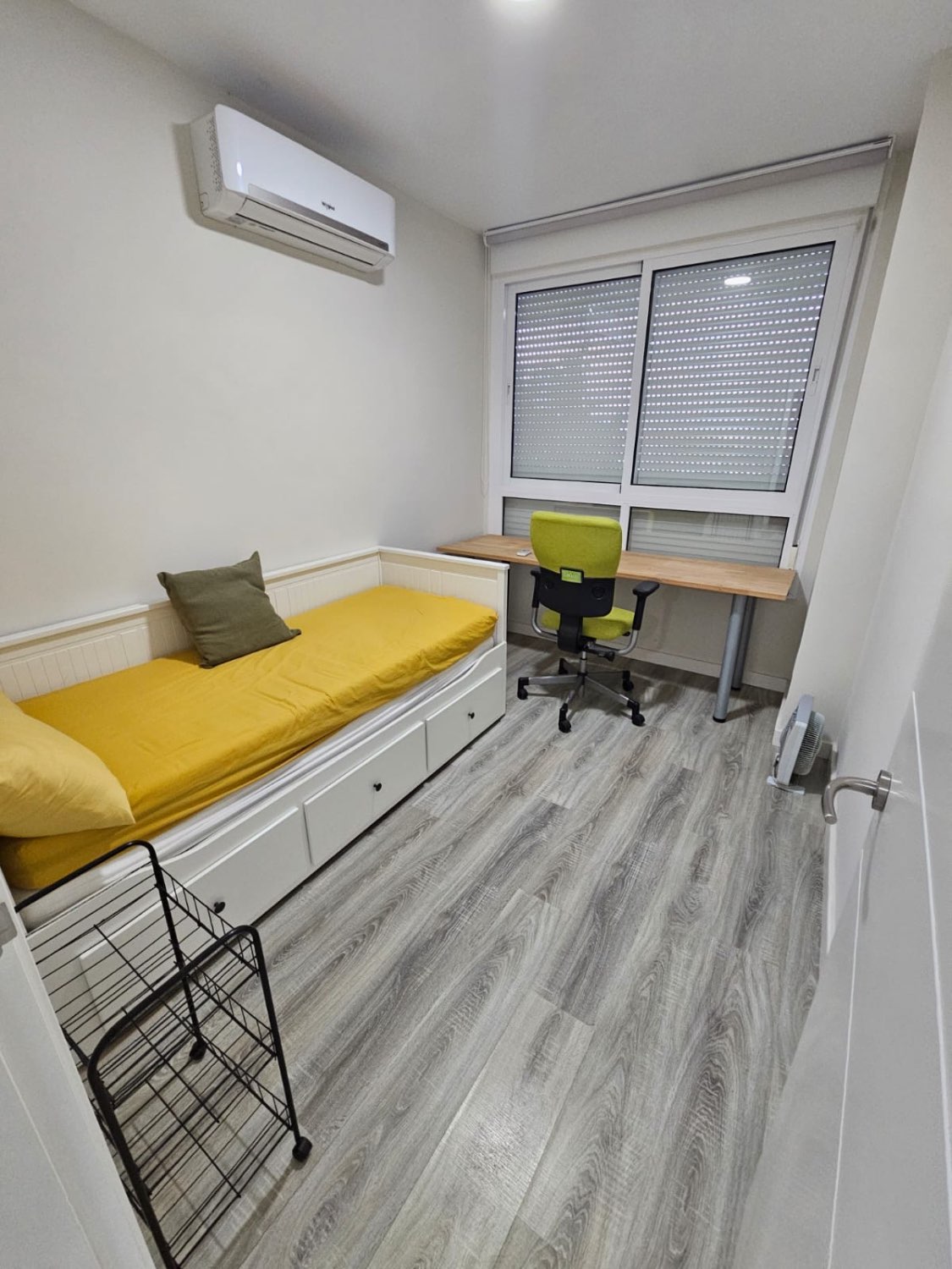 LARGA TEMPORADA SE ALQUILA BONITO APARTAMENTO EN LA COLINA  CON VISTAS  AL MAR (TORREMOLINOS )